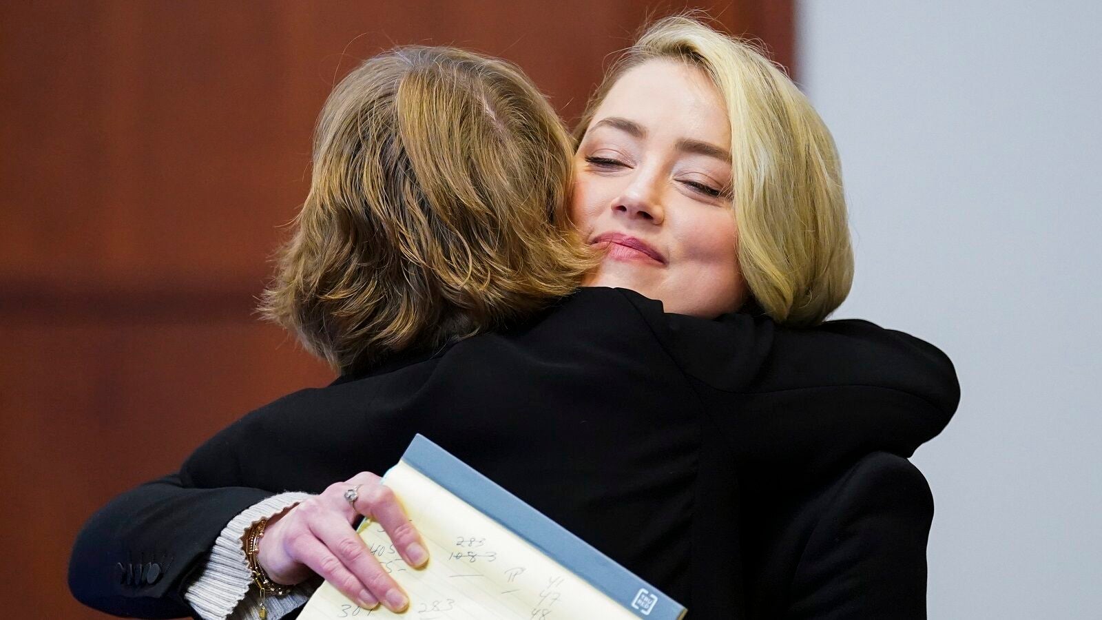 La hermana de Amber Heard testifica sobre el incidente donde la actriz golpeó a Depp 