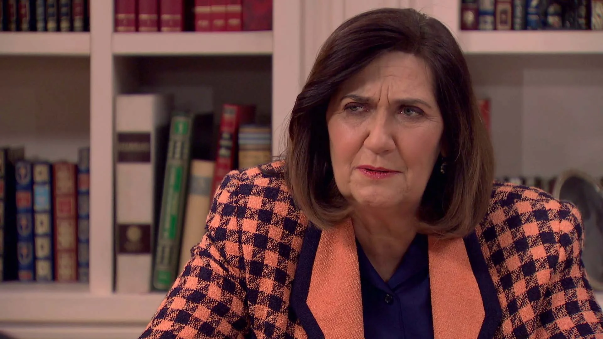 Carmen descubre el verdadero motivo por el que Uriarte quiere destruir su vida Carmen descubre el verdadero motivo por el que Uriarte quiere destruir su vida
