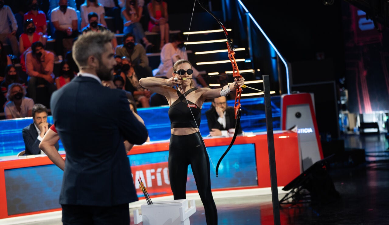 La guerrera Raquel Sánchez Silva pone el alma en el Tiro con arco a ciegas en ‘El Desafío’