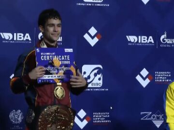El boxeador Martín Molina durante la ceremonia de medallas