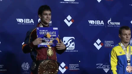 El boxeador Martín Molina durante la ceremonia de medallas El boxeador Martín Molina durante la ceremonia de medallas