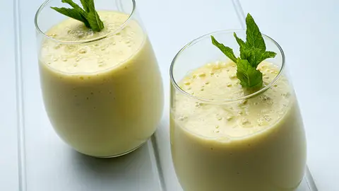 Batido de aguacate, plátano y piña, "una bebida que alimenta" de Karlos Arguiñano Batido de aguacate, plátano y piña, "una bebida que alimenta" de Karlos Arguiñano