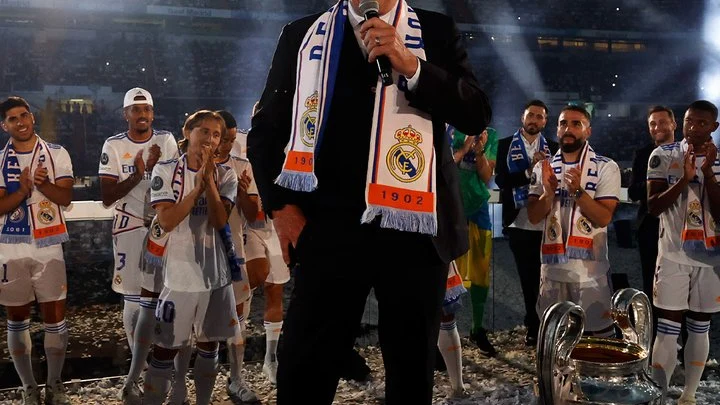 Ancelotti, micr&oacute;fono en mano