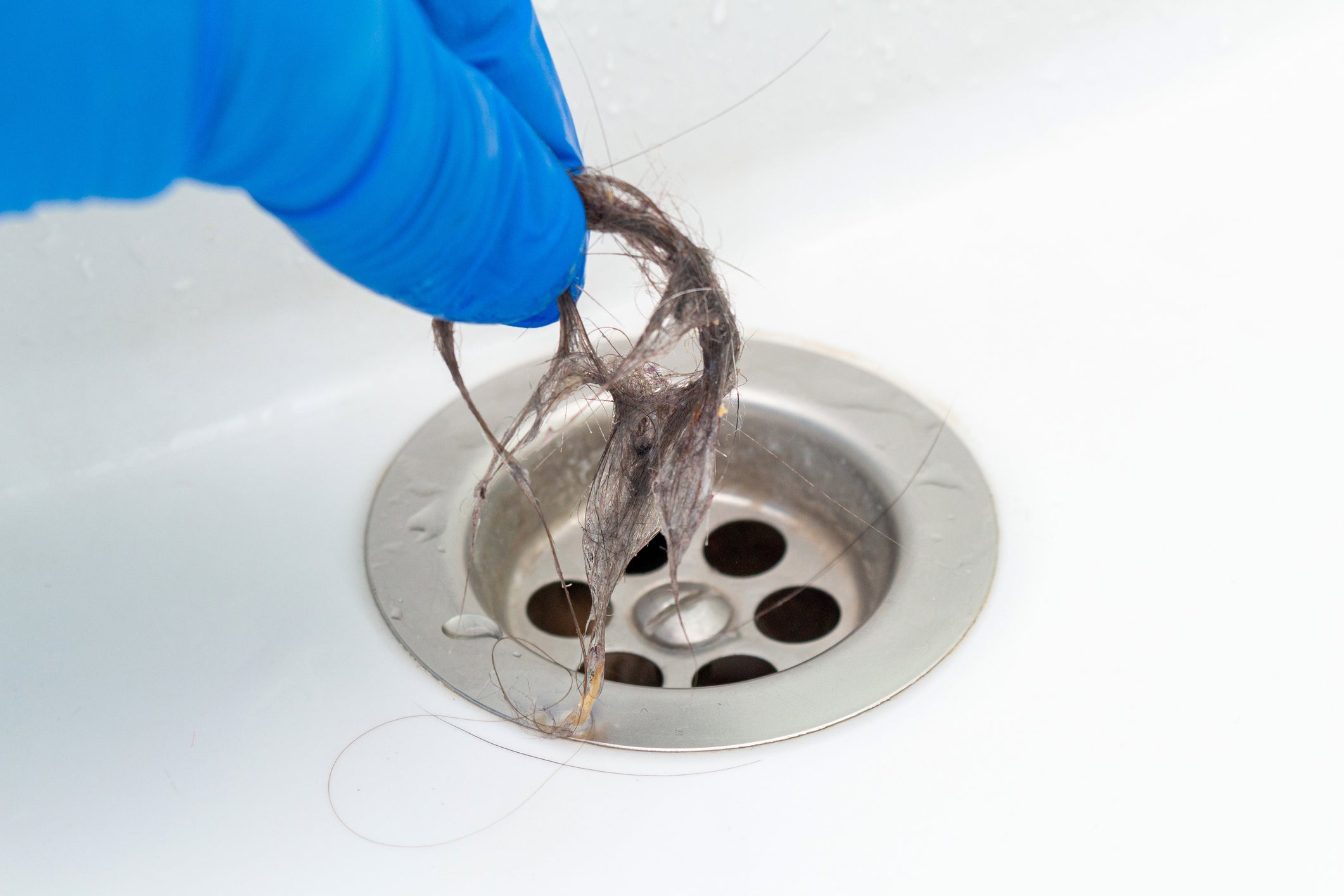 Cómo limpiar los pelos del desagüe de la ducha - Limpiezas Morga