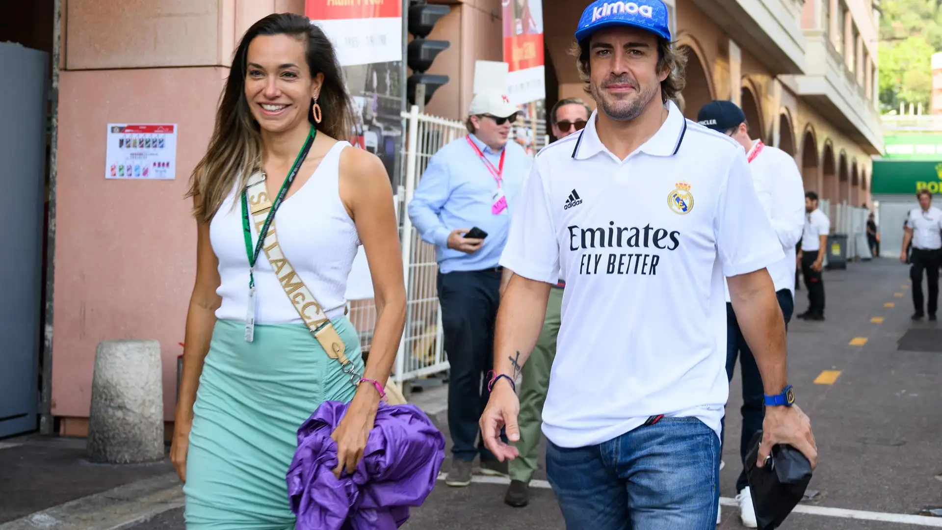 Fernando Alonso, con la camiseta del Real Madrid Fernando Alonso, con la camiseta del Real Madrid