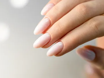 Uñas en forma de almendra Uñas en forma de almendra