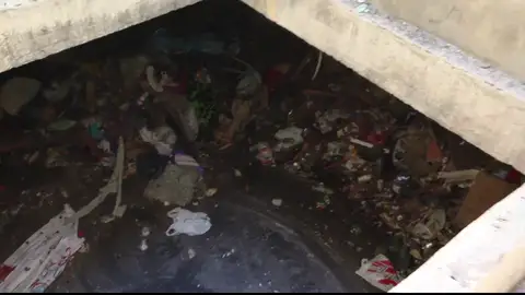 Los restos se amontonan en el edificio okupado de Algeciras Los restos se amontonan en el edificio okupado de Algeciras