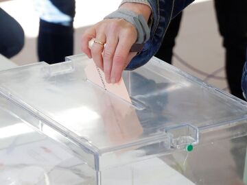 Votación en un colegio electoral