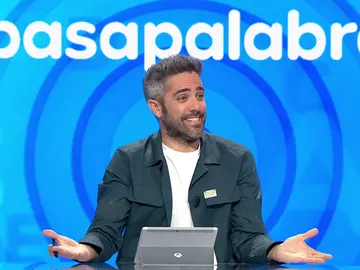 El troleo épico de Roberto Leal a Orestes en ‘Pasapalabra’: “¿Estoy jugando yo?”  El troleo épico de Roberto Leal a Orestes en ‘Pasapalabra’: “¿Estoy jugando yo?”