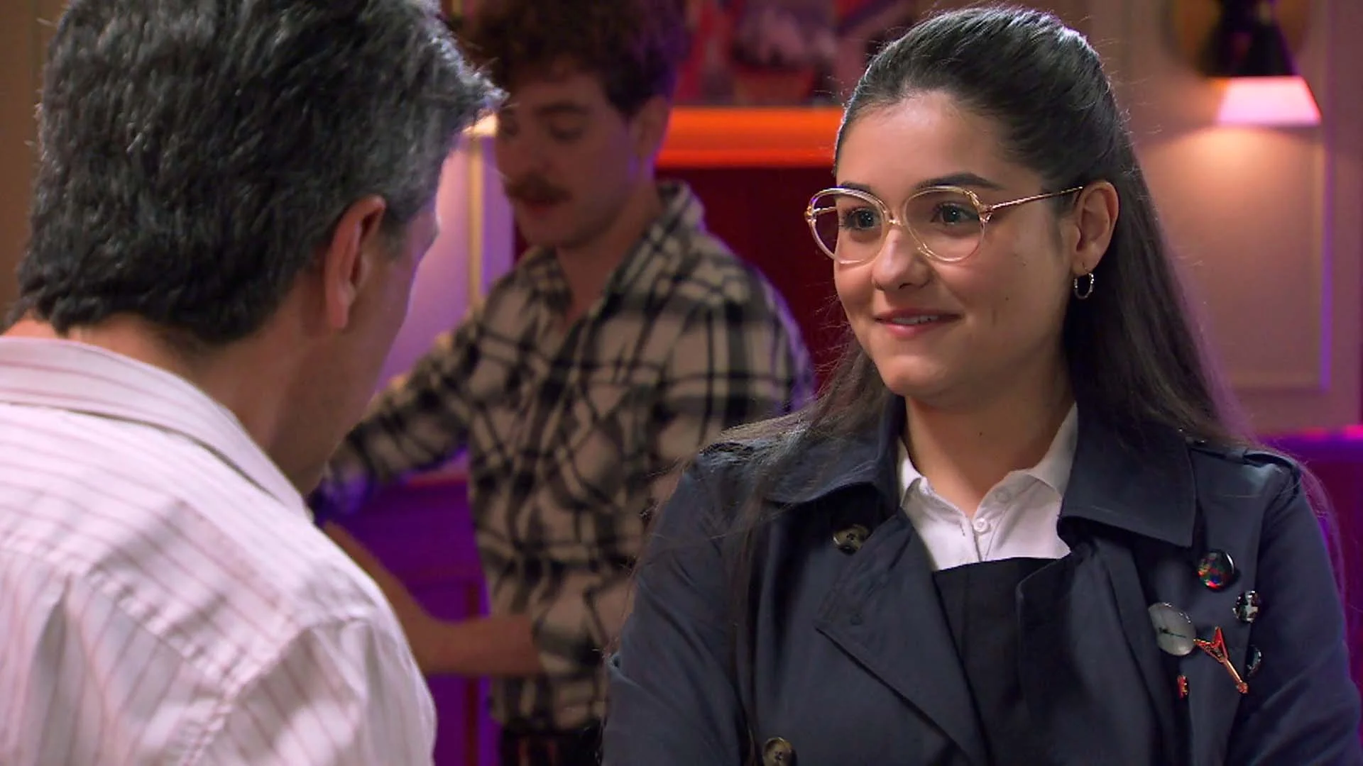 Catalina consigue trabajo en el King’s para ayudar a su hermana Leonor 