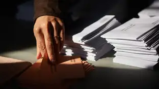 Imagen de archivo de unas papeletas para votar Imagen de archivo de unas papeletas para votar