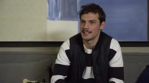 Una sensación extraña y la necesidad de un parón: así abordaron Álvaro Rico, Pol Hermoso y Jason Fernández los último días de rodaje en 'Alba' Una sensación extraña y la necesidad de un parón: así abordaron Álvaro Rico, Pol Hermoso y Jason Fernández los último días de rodaje en 'Alba'