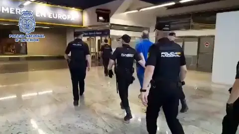 Detenido el mayor falsificador de monedas, uno de los 10 fugitivos más buscados por la Policía Nacional Detenido el mayor falsificador de monedas, uno de los 10 fugitivos más buscados por la Policía Nacional