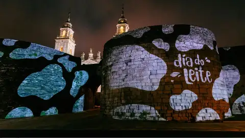 Así luce la muralla de Lugo por el día de la leche Así luce la muralla de Lugo por el día de la leche
