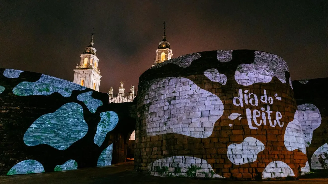 Así luce la muralla de Lugo por el día de la leche Así luce la muralla de Lugo por el día de la leche