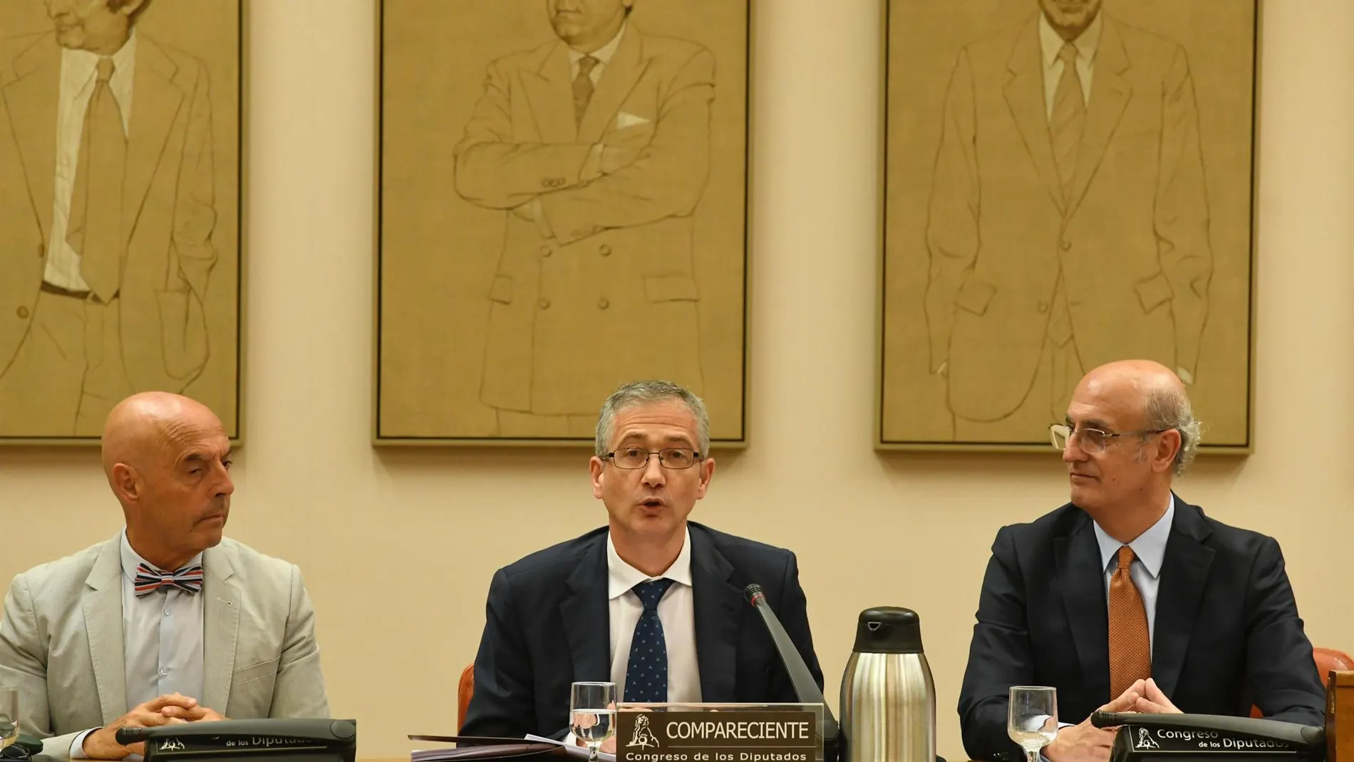 El gobernador del Banco de España comparece en el Congreso