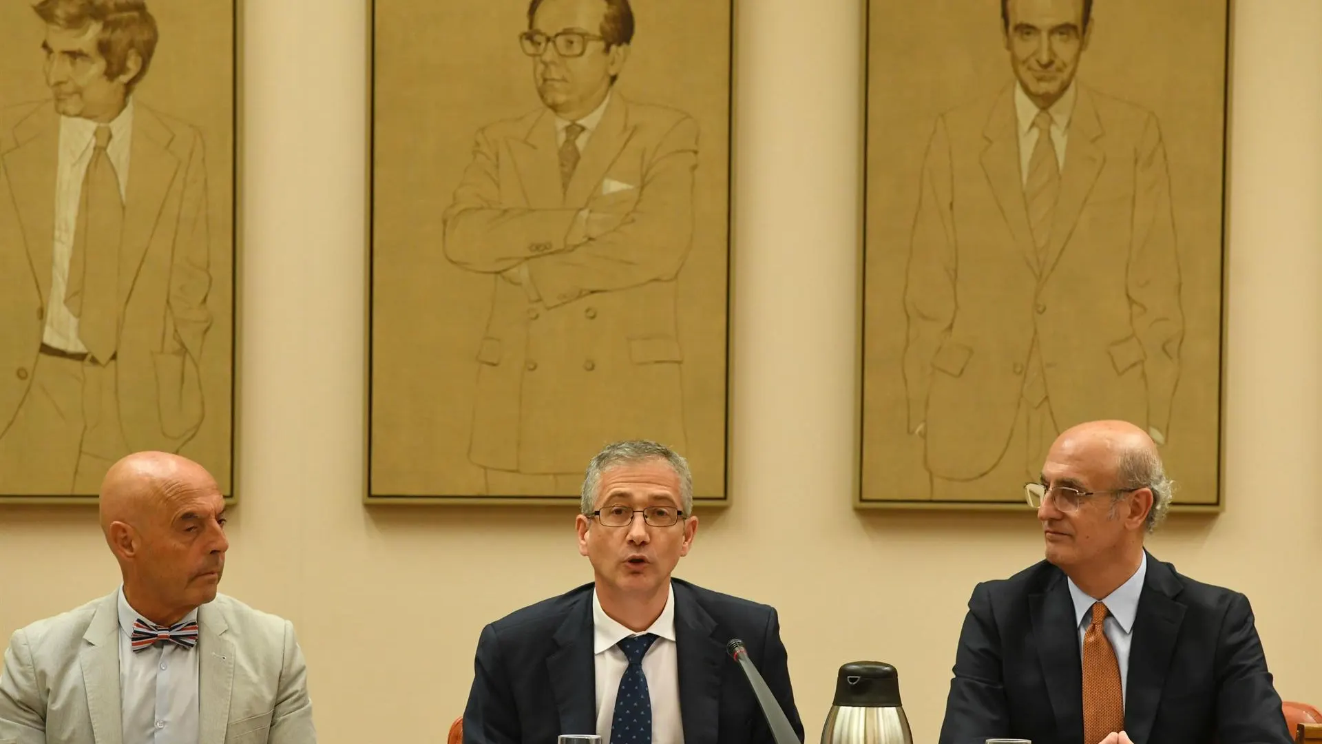 El gobernador del Banco de España comparece en el Congreso El gobernador del Banco de España comparece en el Congreso