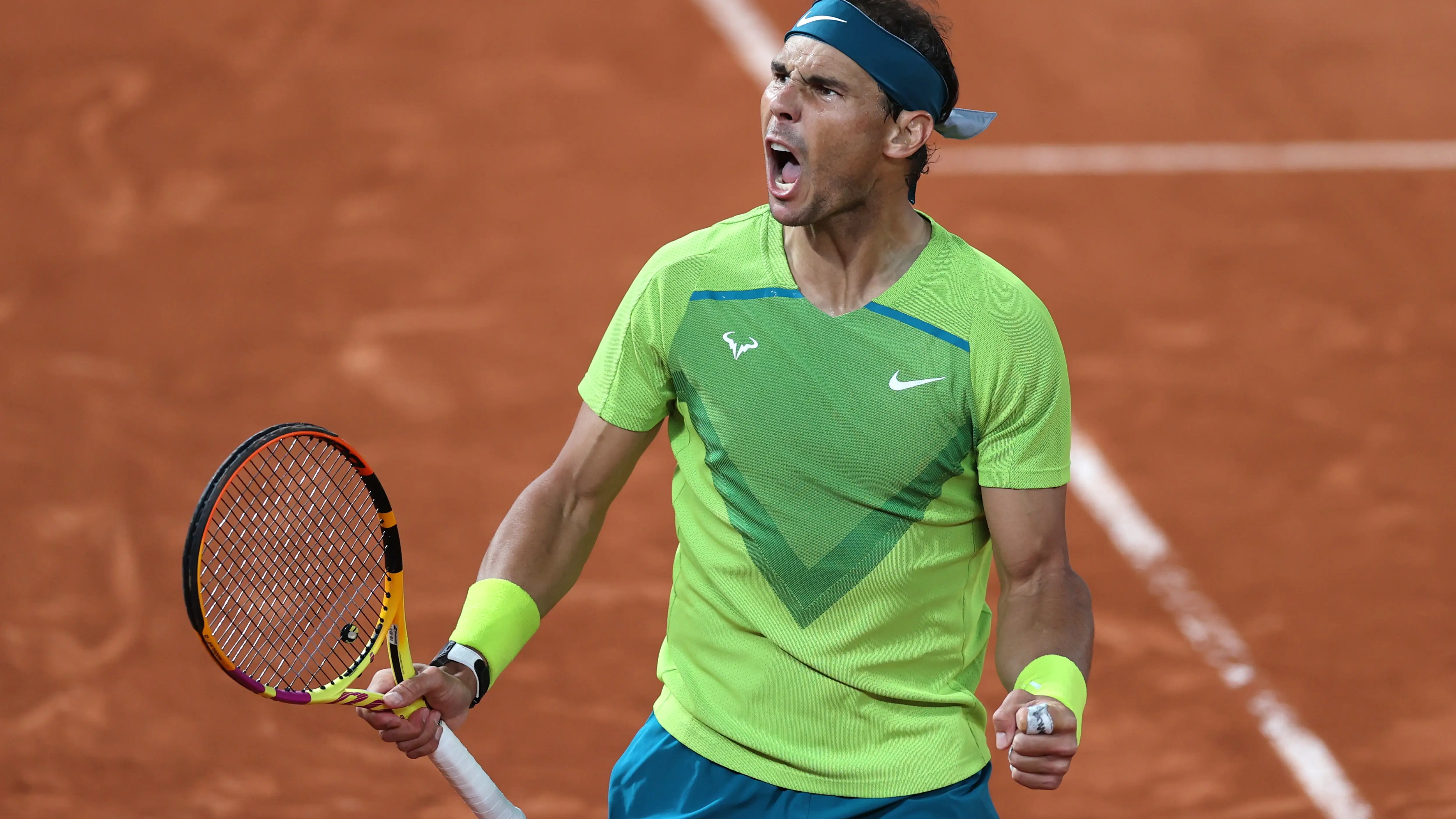 Nadal celebra un punto ante Djokovic en Par&iacute;s