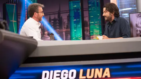 "Ser mujer en México es muy peligroso": Diego Luna habla sobre la situación de su país en 'El Hormiguero 3.0' "Ser mujer en México es muy peligroso": Diego Luna habla sobre la situación de su país en 'El Hormiguero 3.0'