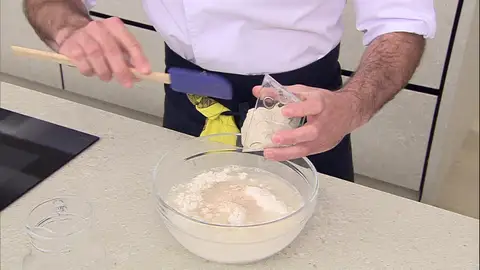 Añade la masa fermentada Añade la masa fermentada