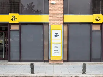 Exterior de una Oficina de Correos Exterior de una Oficina de Correos
