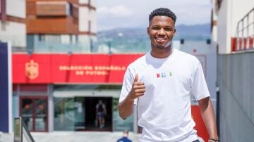 Ansu Fati en la concentraci&oacute;n de la selecci&oacute;n espa&ntilde;ola