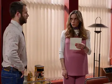 Tina manda una carta a Coral con un inquietante mensaje Tina manda una carta a Coral con un inquietante mensaje