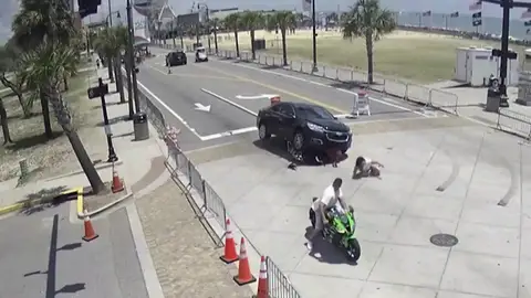 Conductor arrolla moto Conductor arrolla moto