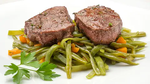 Receta de espaldilla de ternera con judías verdes, de Karlos Arguiñano Receta de espaldilla de ternera con judías verdes, de Karlos Arguiñano