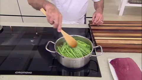 Cuece las zanahorias y las judías Cuece las zanahorias y las judías