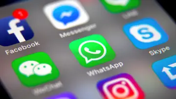 Icono de WhatsApp en un teléfono móvil