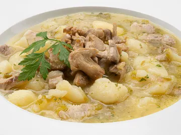 "Pedazo de guiso" de Karlos Arguiñano: patatas con panceta y setas "Pedazo de guiso" de Karlos Arguiñano: patatas con panceta y setas