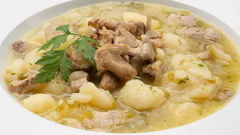 "Pedazo de guiso" de Karlos Arguiñano: patatas con panceta y setas "Pedazo de guiso" de Karlos Arguiñano: patatas con panceta y setas