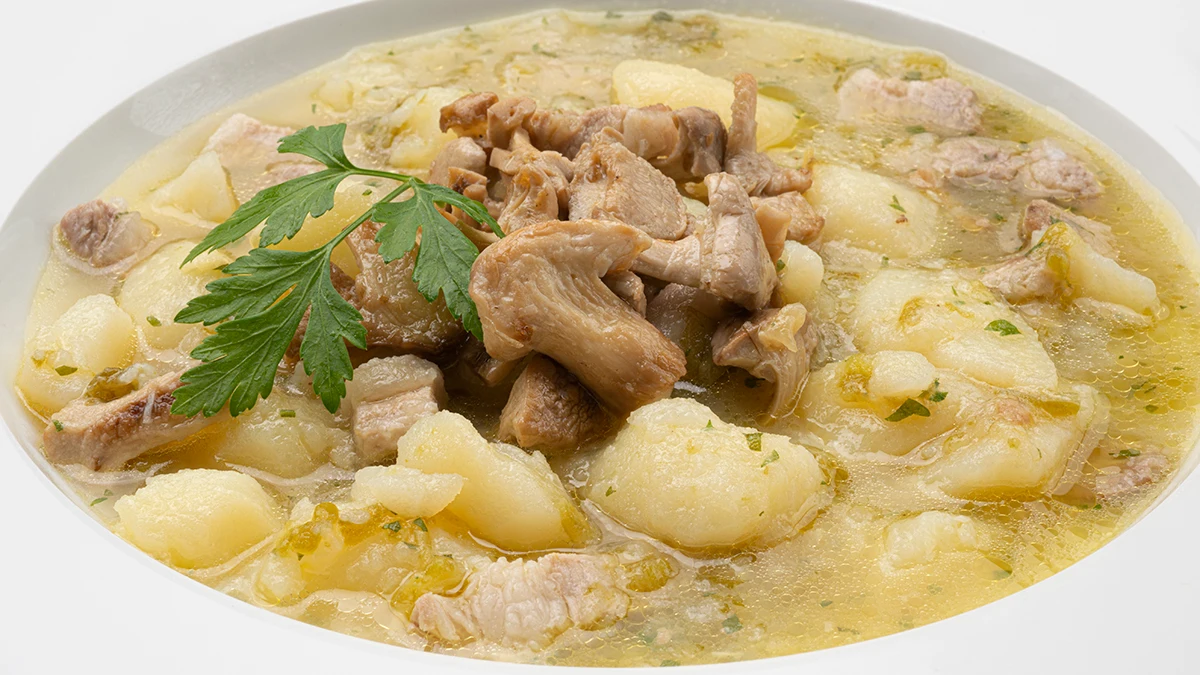 "Pedazo de guiso" de Karlos Arguiñano: patatas con panceta y setas "Pedazo de guiso" de Karlos Arguiñano: patatas con panceta y setas