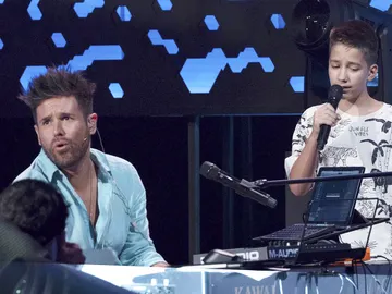 Pablo López anima a David Gil cantando a su lado ‘El patio’ en ‘La Voz Kids’ Pablo López anima a David Gil cantando a su lado ‘El patio’ en ‘La Voz Kids’