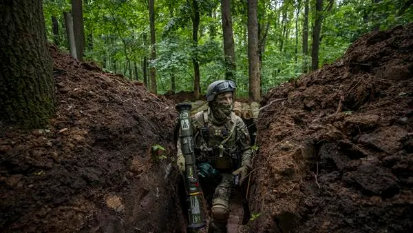 Lugansk podría caer ante los rusos en dos semanas Lugansk podría caer ante los rusos en dos semanas