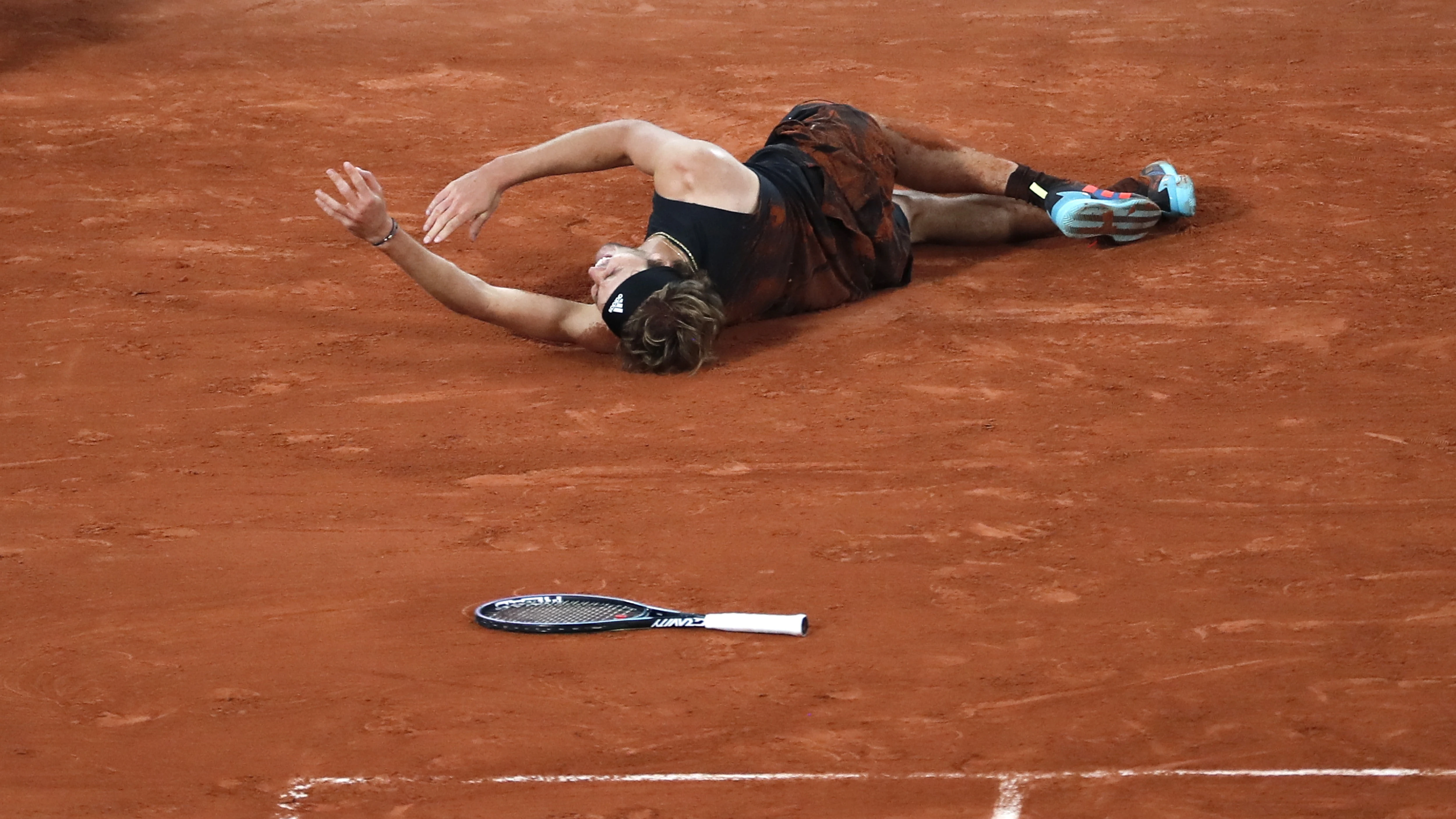 El momento en el que Alexander Zverev se lesionó ante Rafa Nadal El momento en el que Alexander Zverev se lesionó ante Rafa Nadal