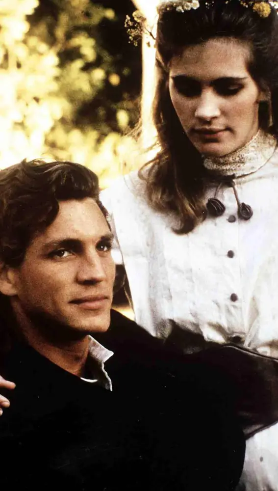 Julia Roberts junto a su hermano Eric Roberts de jóvenes Julia Roberts junto a su hermano Eric Roberts de jóvenes