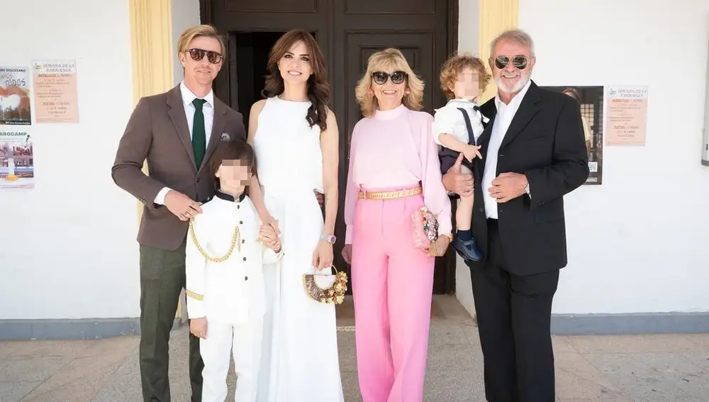 Guti, Romina Belluscio y su hijo Enzo junto a su familia