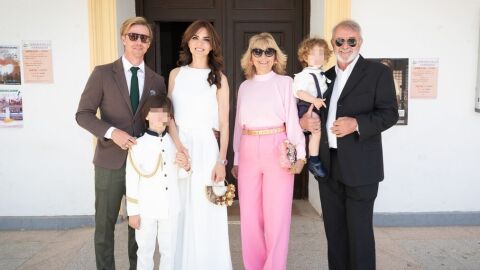 Guti, Romina Belluscio y su hijo Enzo junto a su familia