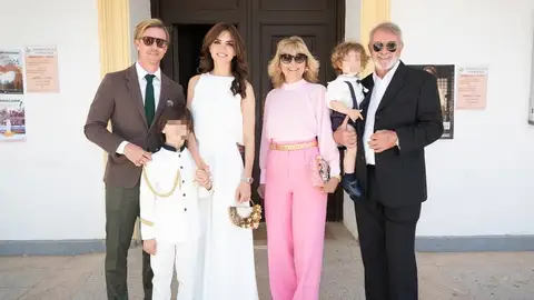 Guti, Romina Belluscio y su hijo Enzo junto a su familia Guti, Romina Belluscio y su hijo Enzo junto a su familia