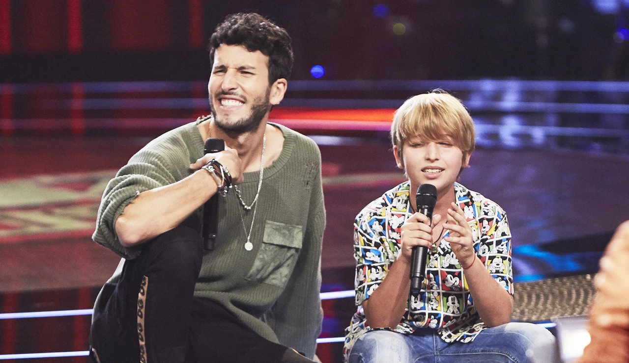 Sebastián Yatra y Mario Falero, un dúo que enamora cantando ‘Como mirarte’ en ‘La Voz Kids’ 