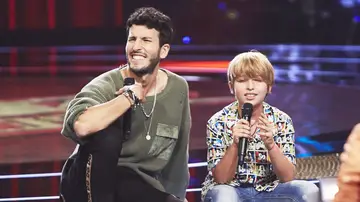 Sebastián Yatra y Mario Falero, un dúo que enamora cantando ‘Como mirarte’ en ‘La Voz Kids’ 