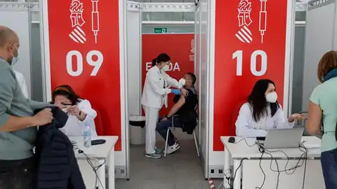 Sanidad notifica 42.989 nuevos casos de coronavirus Sanidad notifica 42.989 nuevos casos de coronavirus