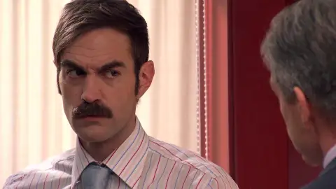 Raúl, roto de dolor, se apoya en Uriarte: "El corazón de Coral pertenece a otro" Raúl, roto de dolor, se apoya en Uriarte: "El corazón de Coral pertenece a otro"