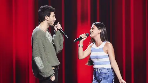 Sebastián Yatra une su voz a la de Rocío Domínguez para cantar ‘Entre sobras y sobras me faltas’ en ‘La Voz Kids’ Sebastián Yatra une su voz a la de Rocío Domínguez para cantar ‘Entre sobras y sobras me faltas’ en ‘La Voz Kids’