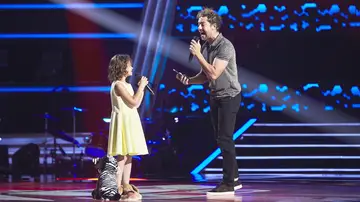 David Bisbal y Leonor Villalba, pura ternura cantando ‘Mucho más allá’ de Frozen en ‘La Voz Kids’
