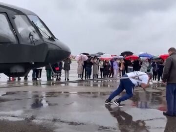 Sergey Agadzhanyan, el forzudo ruso capaz de mover un helicóptero de 9 toneladas