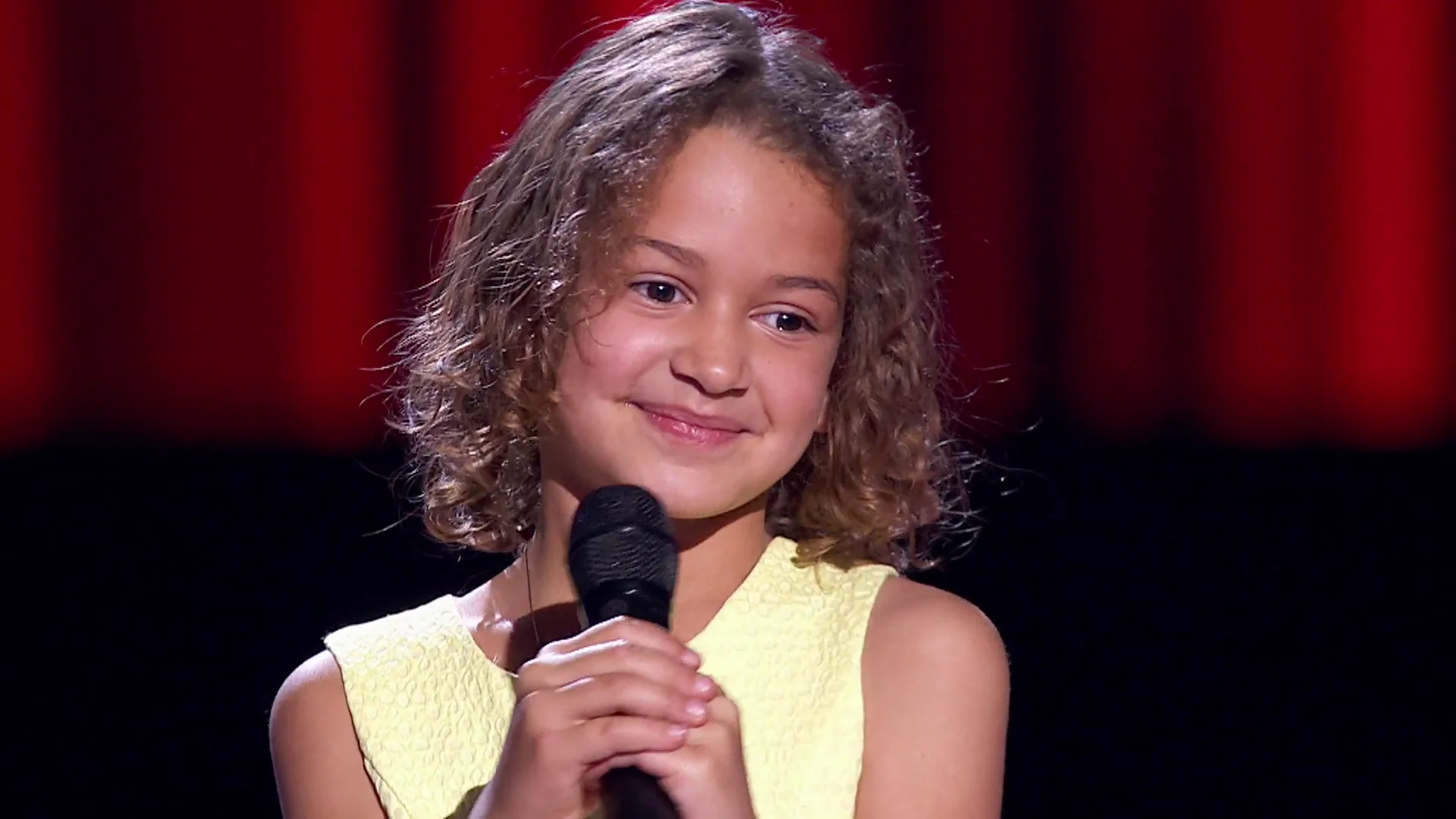 Estuvo acompa&ntilde;ada por sus amigos: Leonor Villalba llena de ternura a los coaches de 'La Voz Kids'