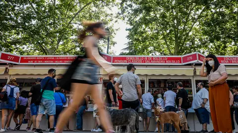 81 edición de la Feria del Libro de Madrid en el parque del Retiro 81 edición de la Feria del Libro de Madrid en el parque del Retiro